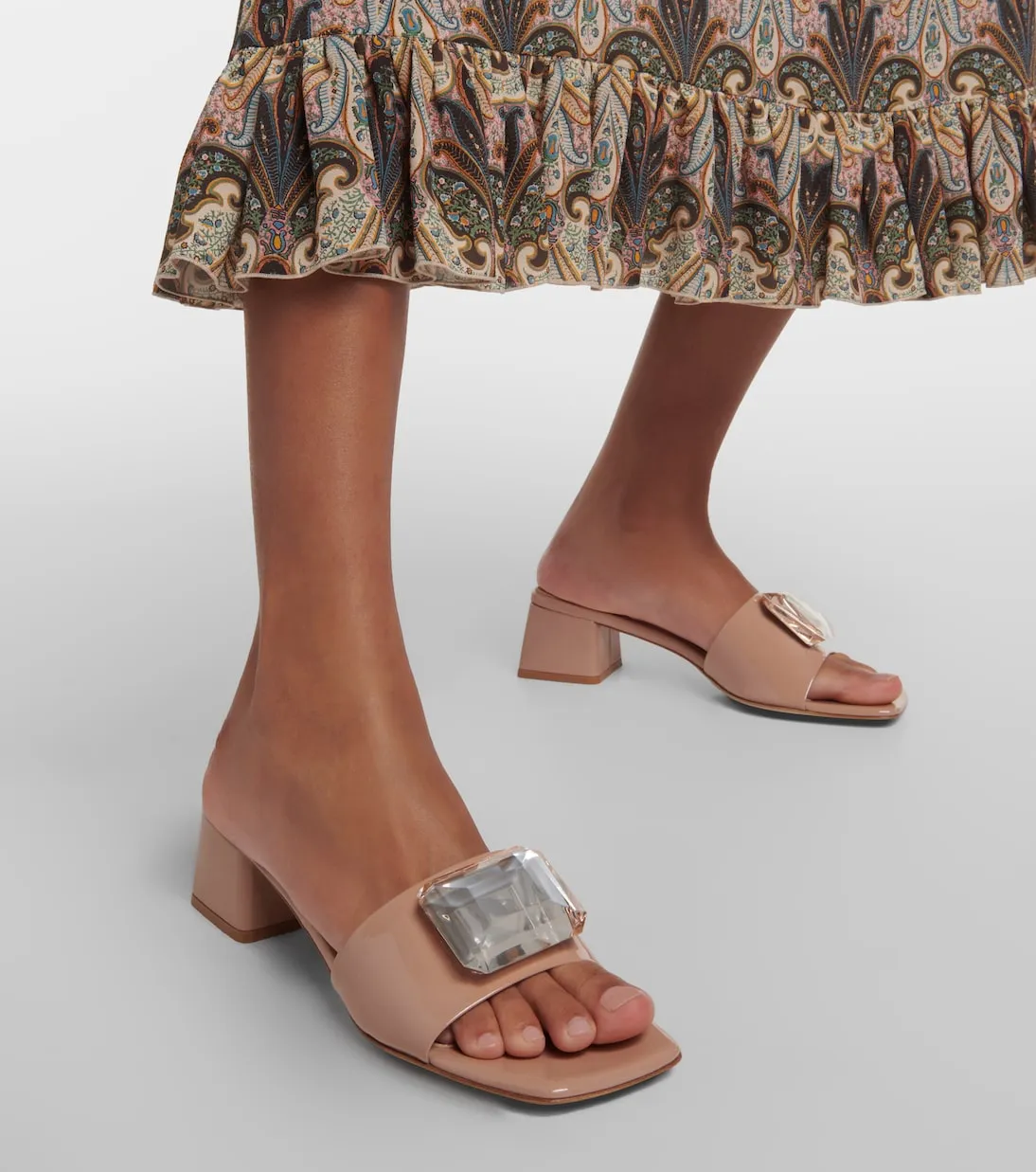 Jaipur mules in patent leather with Gianvito Rossi decoration, beige