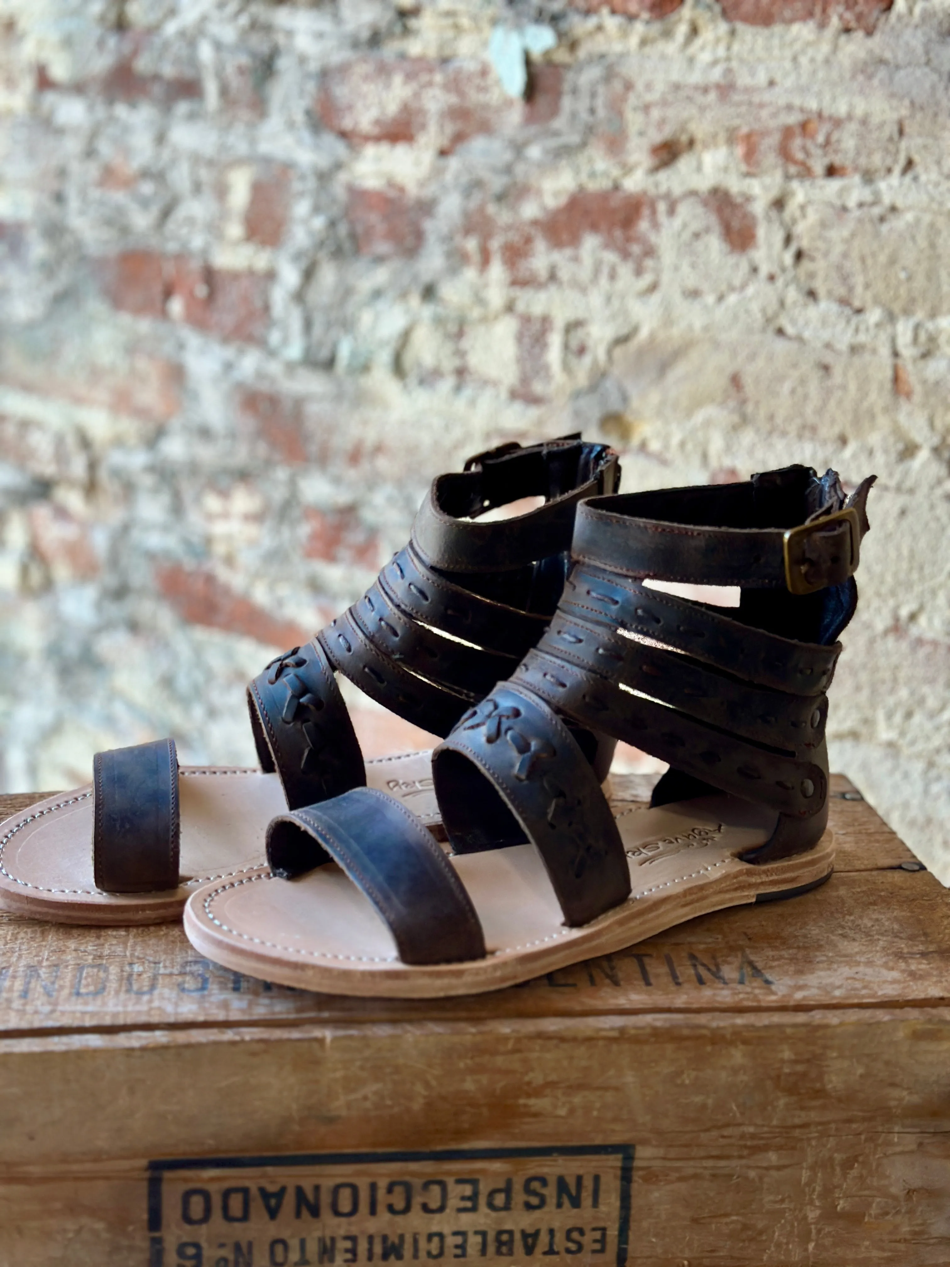 Size 8 Horizon Lines Sandals ✜FINAL SALE✜ CS001