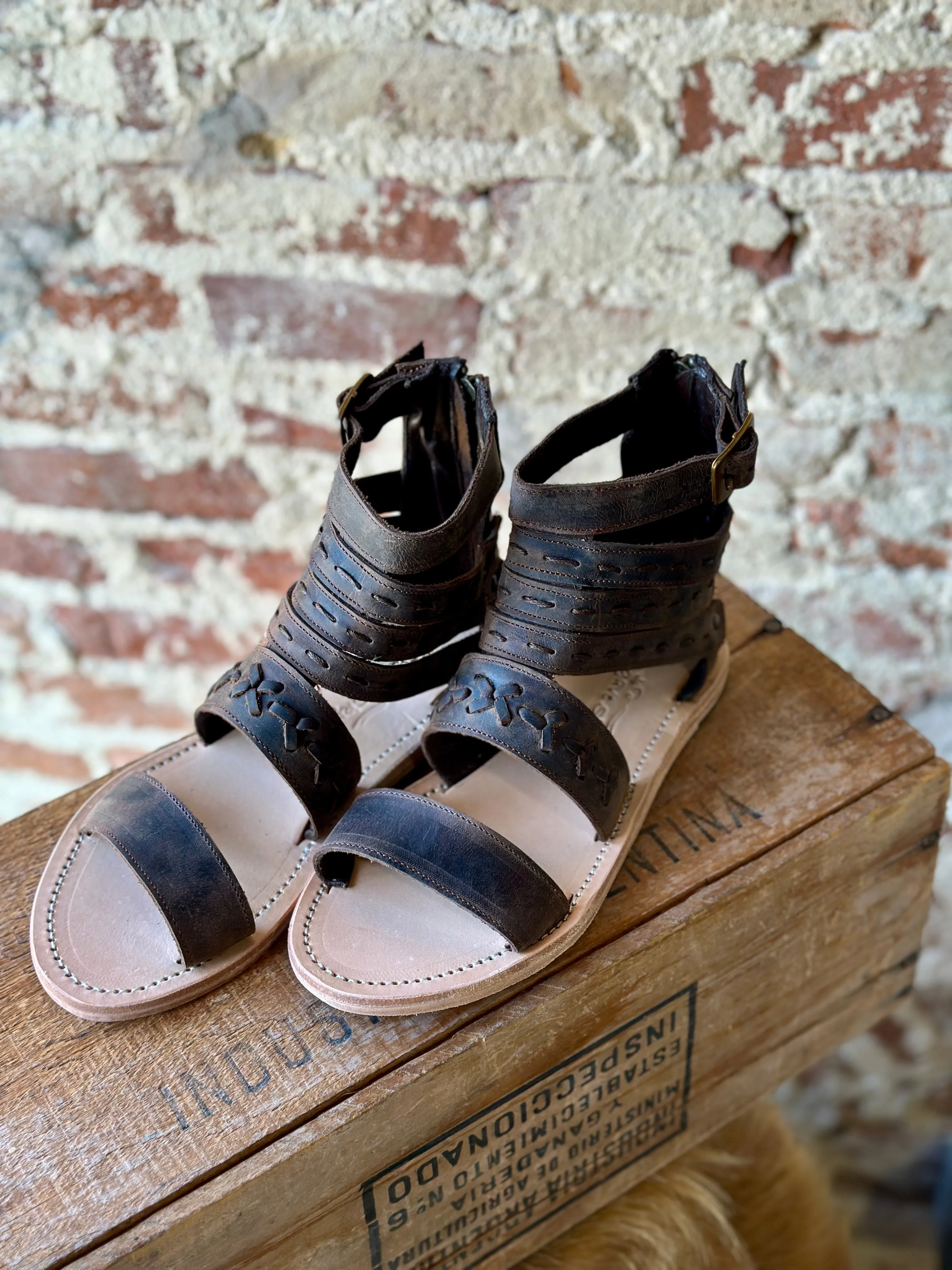 Size 8 Horizon Lines Sandals ✜FINAL SALE✜ CS001