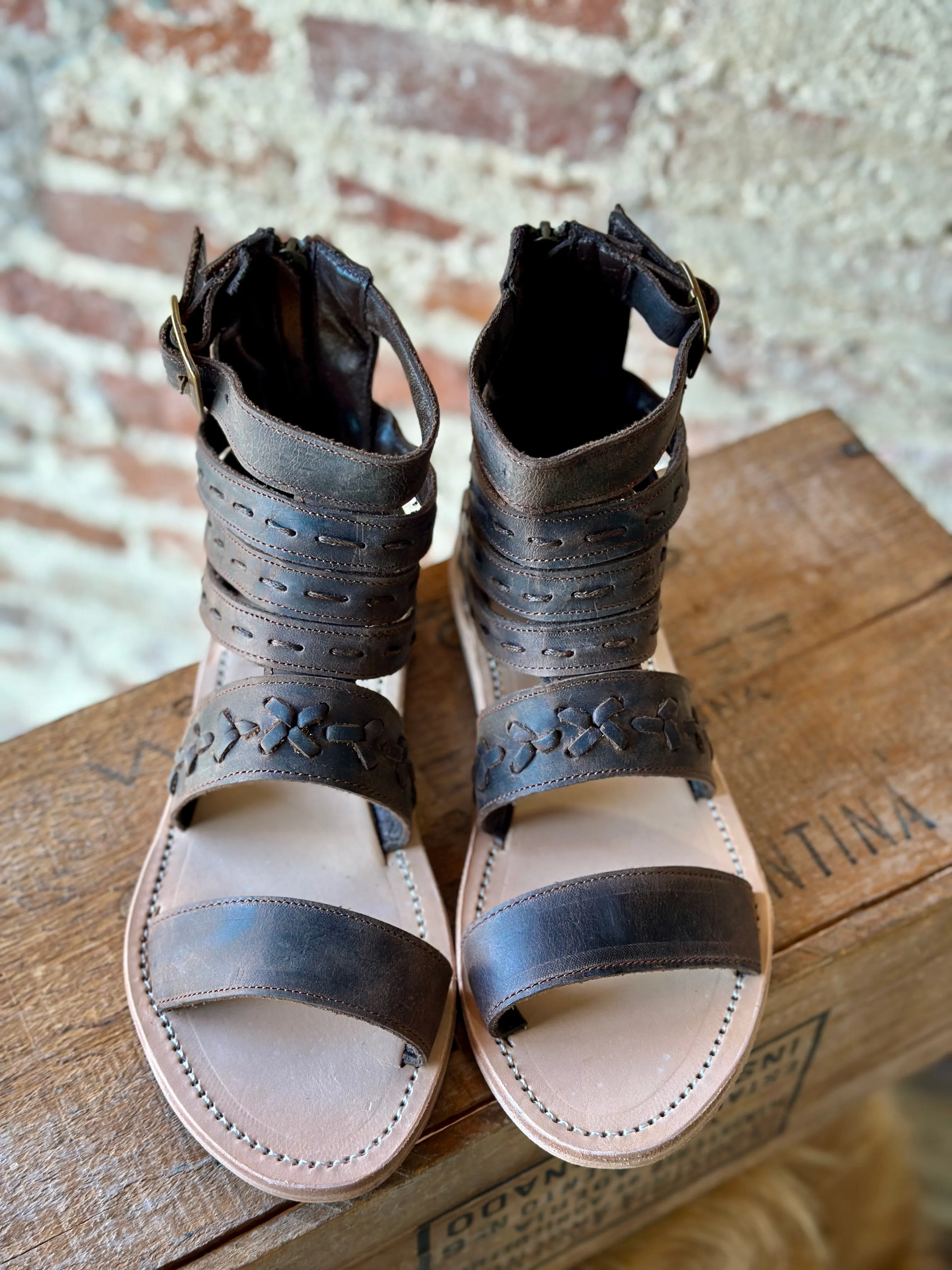 Size 8 Horizon Lines Sandals ✜FINAL SALE✜ CS001